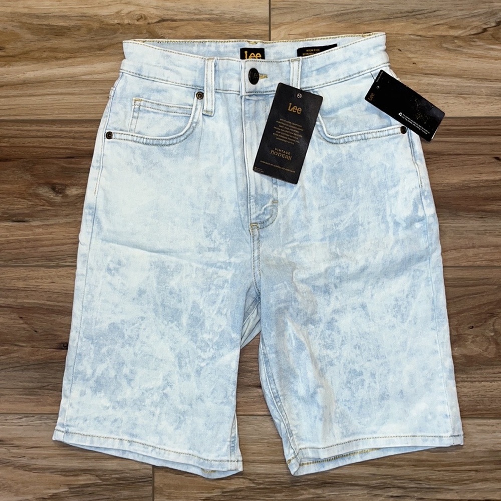 Lee Modern Vintage High Rise Bermuda Denim Shorts 29 Light Wash Acid Wash NWT